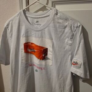 Nike Mens We Been Doing It Vintage Shoebox Graphic T-Shirt White Medium